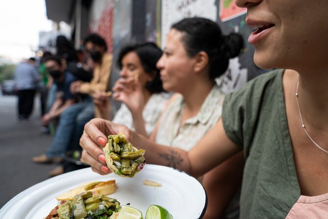 Street Food Tour with Friends - How the Guides Keep You Safe in Busy CDMX Streets