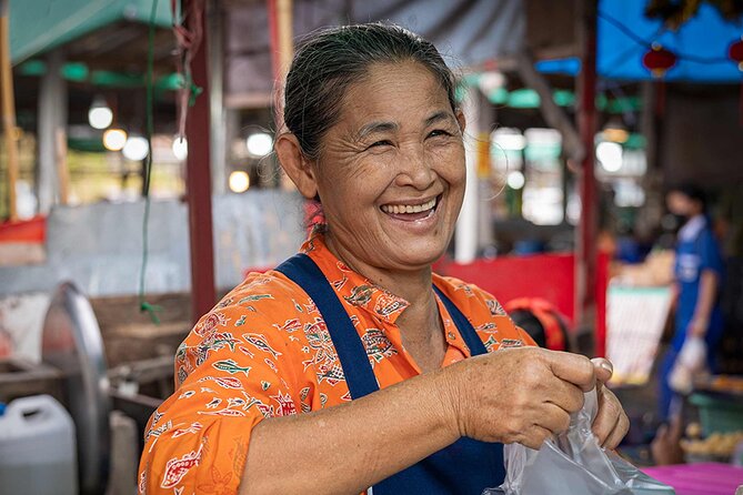 Sunset Local Eats Food Tour in Hua Hin - Getting oriented fast: Clock Tower meeting point and a relaxed pace