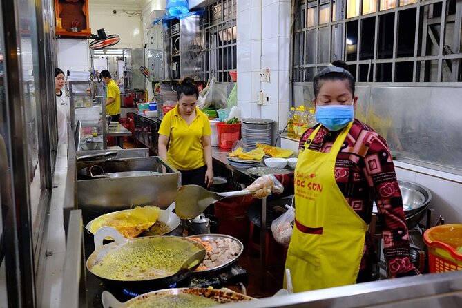 Super Niche Walking Street Food Tour in Ho Chi Minh City - Chợ Lớn (District 5) and the banh mi locals eat daily