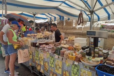 Syracuse Ortigia - Sicilian Street Food Tour by Do Eat Better - Stop by Stop: Tempio di Apollo and the arancini moment