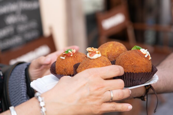 Syracuse Ortigia - Sicilian Street Food Tour by Do Eat Better - Largo Antonello Gagini: granita and cannoli to cool the day