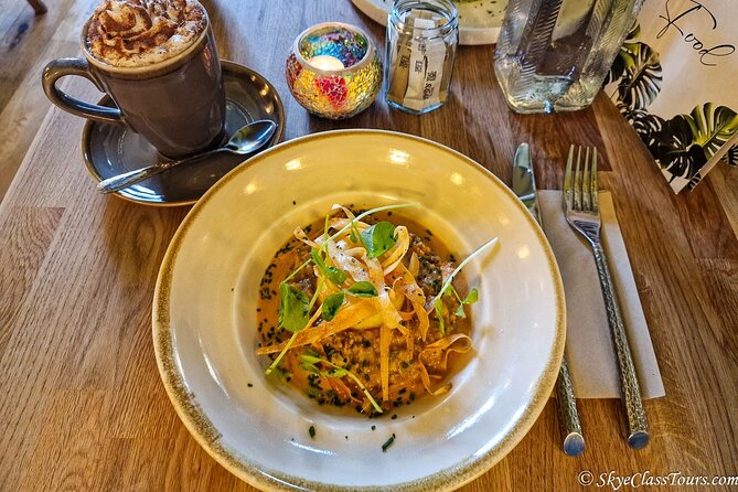 Tailored Premium Edinburgh Food Tour with Highest Quality Dishes - Old Town Edinburgh: UNESCO Streets, Food Stops, and Neighborhood Storytelling