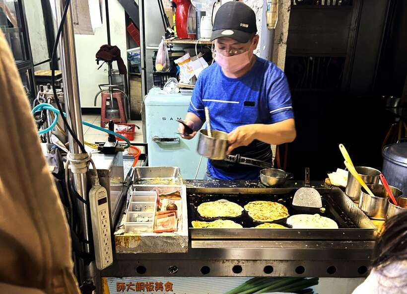 Taipei: Street Food & Hidden Eats Night Market Food Tour - Taipei University district: comfort food that keeps you full