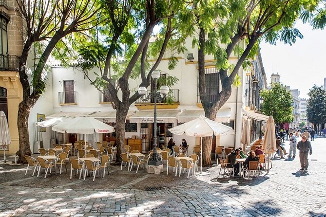 Tapas Food Tour in Jerez de la Frontera - How the pace feels with a max group size
