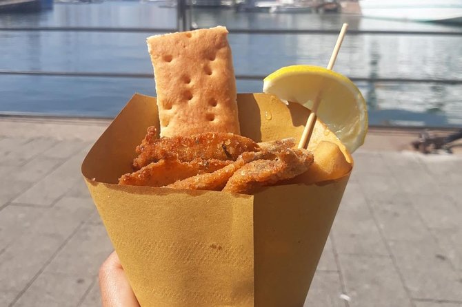 Taste Genoa: A Full Meal Walking Food Tour by Do Eat Better - Stop 2: Il Cittadino and Recco-Style Focaccia With Stracchino