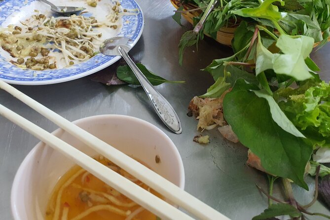 Taste of Saigon: Local Street Food Tour - Nguyen Thien Thuat apartment buildings: everyday history in 20 minutes
