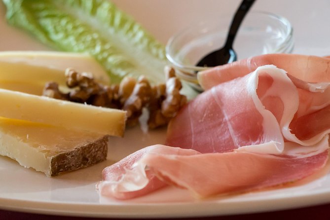 Taste Perugia Food Tour Led by Local - Stop 1: Turan Cafè cappuccino and pastry, Italian breakfast style