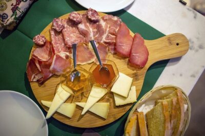 Taste Umbria: Full Meal Walking Tour in Perugia by Do Eat Better - Stop 1 at Chiesa di San Fortunato: charcuterie + regional wine
