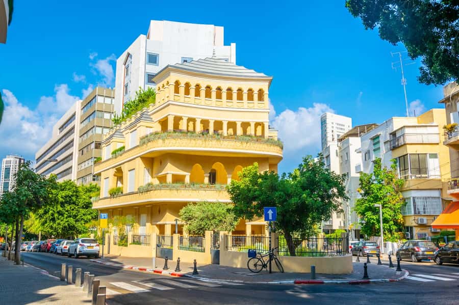 Tel Aviv: Carmel Market & Tel Aviv Tour with Tastings - Ending at HaKovshim Garden: a smoother finish than a market loop