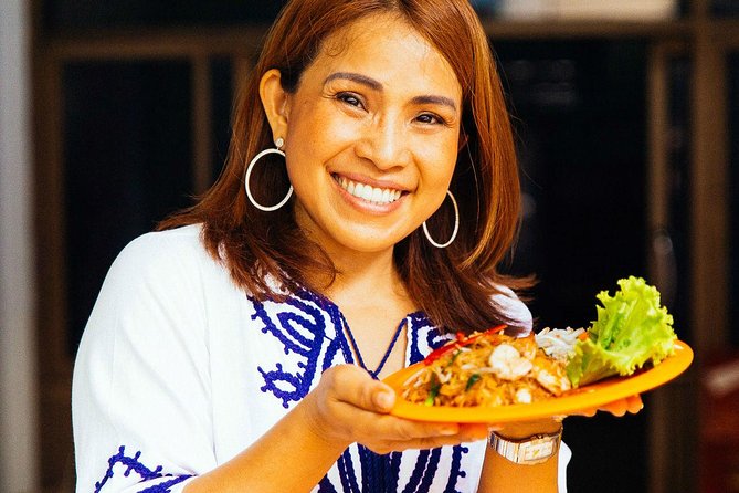 The 10 Tastings of Bangkok: Private Street Food Tour - Ari Start: Getting Oriented and Kicking Off With Yam Pak Salad