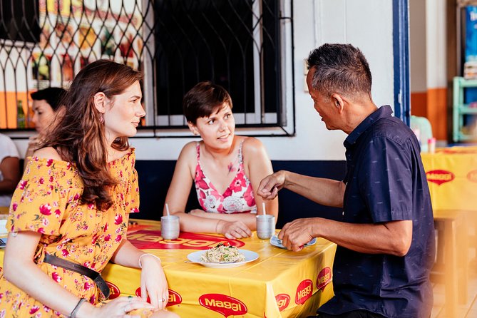 The 10 Tastings of Chiang Mai With Locals: Private Street Food Tour - Stop 2: Chang Phueak Monument and the Thai Tea Sweetness Trick