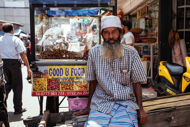 The 10 Tastings of Colombo With Locals: Private Street Food Tour - Jami Ul-Alfar Mosque and Kayman’s Gate: Pickles, Chips, and Samosas