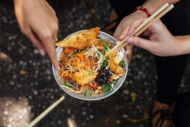 The 10 Tastings of Ho Chi Minh City With Locals: Private Street Food Tour - Your route starts at Ben Thanh Market for fast context