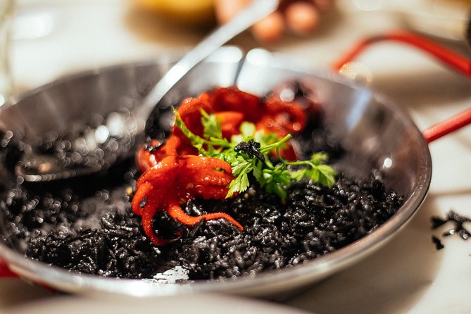 The 10 Tastings of Hong Kong With Locals: Private Street Food Tour - Where you start near Sai Ying Pun and what that means for your timing