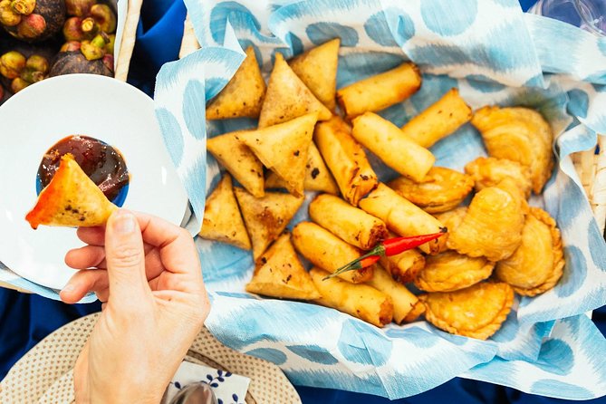 The 10 Tastings of Kuala Lumpur With Locals: Private Street Food Tour - Ten tastings that map Malaysian flavors (not just random snacks)