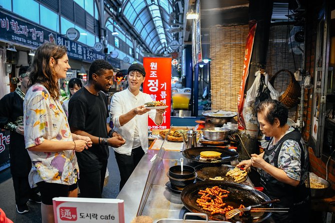 The Award-Winning PRIVATE Food Tour of Seoul: The 10 Tastings - Gyeongbokgung Palace from the outside: culture time without ticket stress