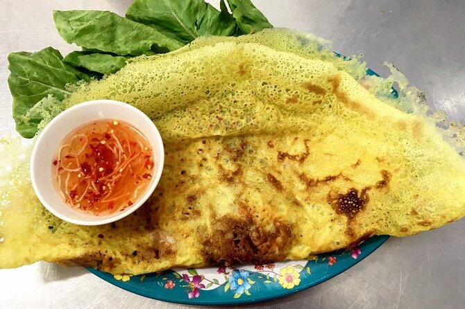 The Coolest Vegan Food Tour by Motorbike in Ho Chi Minh City - Stop 4: District 5 / Chợ Lớn time for hands-on bánh mì and sweet soup