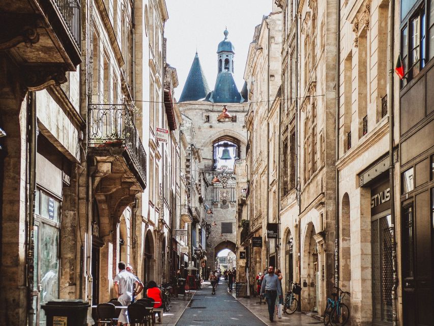 The Ultimate Bordeaux Food Tour: Full Meal & Fine Wines - Place de la Bourse to Hotel de Ville: your walking route, your first tastes