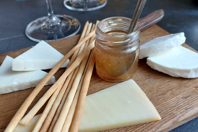 Thessaloniki: Small-Group Wine Tasting Tour with Appetizers - What you learn: Greek grape varieties and how wine gets made