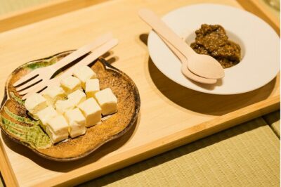 Tokyo : Asakusa Food Tour – 12 Dishes & 3 Drinks - Meeting at Kaminarimon Police Box and keeping the group small