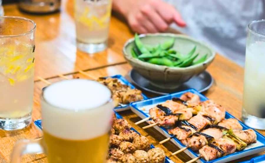 Tokyo: Locals´ Secret Food Tour // Eat like a Japanese - Gyoza next: choosing your flavors at a dumpling-focused restaurant