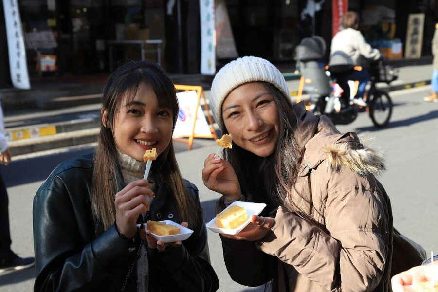 Tokyo: Tsukiji Fish Market Food and Culture Walking Tour - Omelet, Fish Cake, and Fruit: What Changes on Closure Days