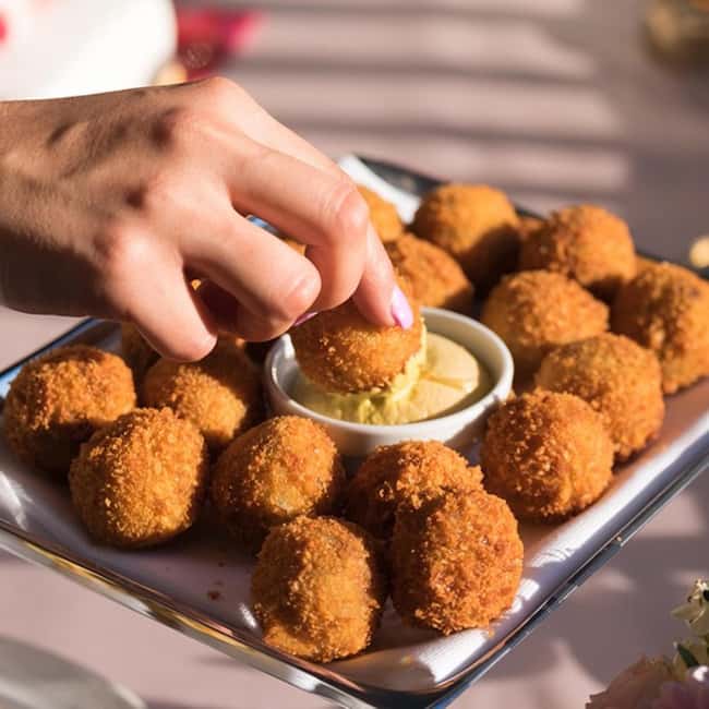 Top 10 Tastings of Amsterdam: Guided Walking Food Tour - Canal Belt and Jordaan Streets: How the Walk Adds Meaning