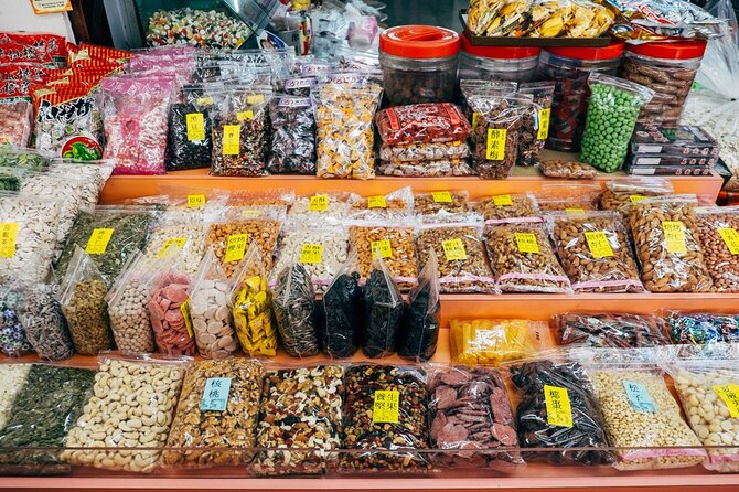 Traditional Old School Taiwanese Food Tour - A quick temple stop: respectful, brief, and useful
