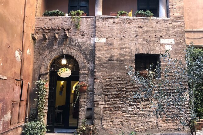 Trastevere Like a Local Food Tour with 7+ Food Tastings & Wines - Guide Energy and Group Size: Why the Walk Feels Personal
