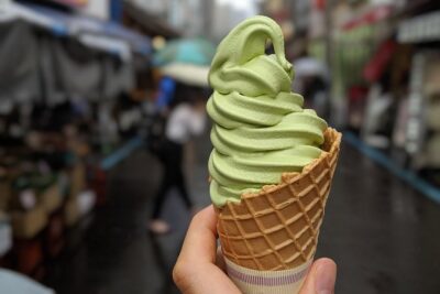 Tsukiji Fish Market Food Tour: Seafood, Street Food & Hidden Gems - The small-group advantage: guidance in a 250+ stall world