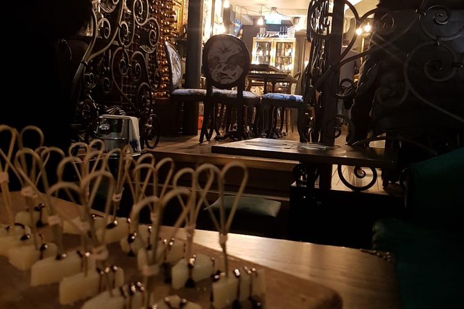 Ultimate London Cheese Crawl : Guided Food Tour - Walking comfort and weather: what to wear in a 2-hour cheese circuit