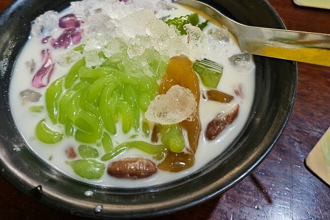 Unique Taste of Saigon Street Food Tour - Photography, Security, and Why That Matters on a Street Tour