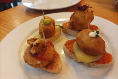 Valencia Food Tour: Tapas, Drinks and Delights with a Local - Plaça del Tossal: Arabic influences paired with shellfish and comfort classics