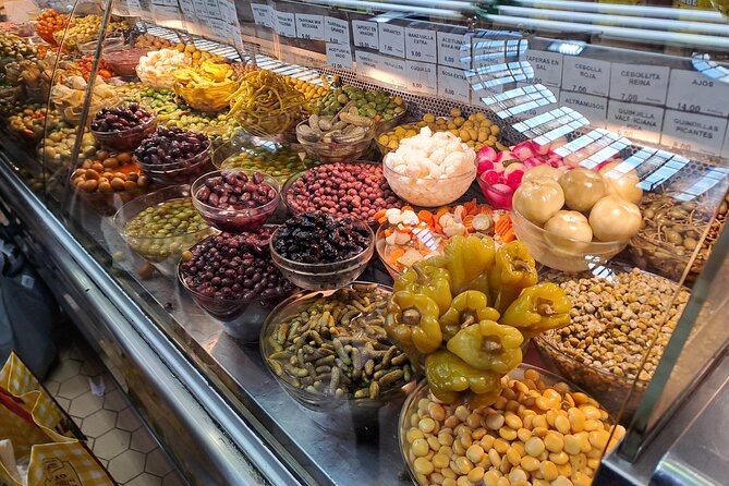 Valencia Food Tour: Tapas, Drinks and Delights with a Local - The walking rhythm in busy old streets