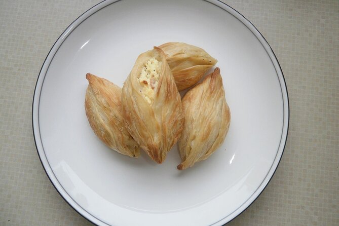 Valletta: Best of Malta Food Tour by Do Eat Better - Stop 1: Upper Barrakka Gardens for Pastizzi (Your Flaky Welcome)