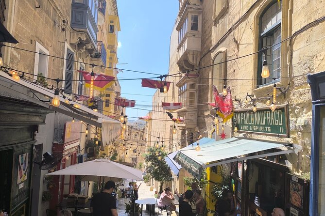 Valletta: Best of Malta Food Tour by Do Eat Better - Stop 3: Merchants Street Bigilla with Galletti and a Drink