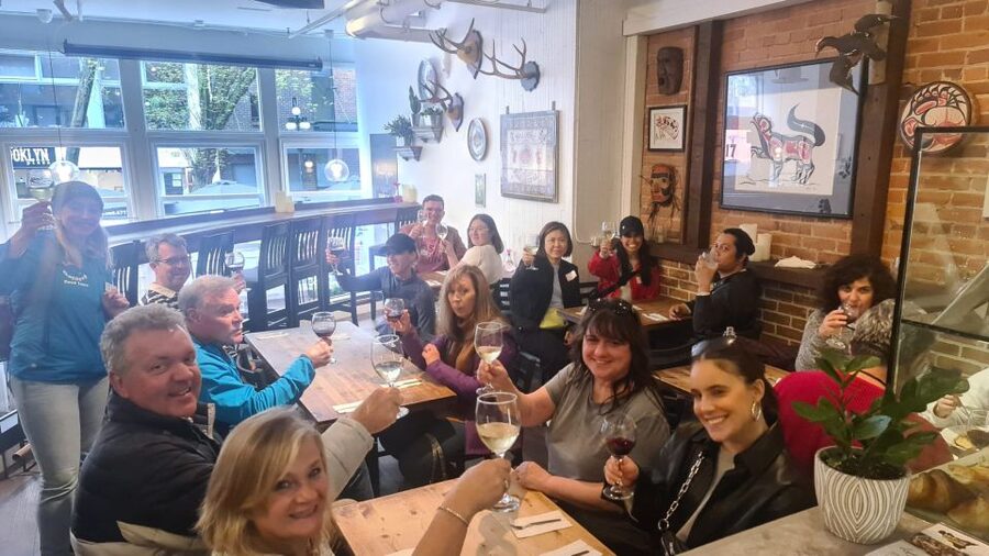 Vancouver: Gastown Historical Walking Food Tour - Inside the tastings: 6 food samples, 2 desserts, and 4 drink stops