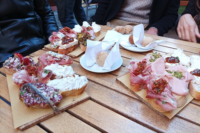 Venice Bacaro Food Tour: Eat and Drink like a Venetian - Stop-by-stop: from Basilica dei Santi Giovanni e Paolo to gelato