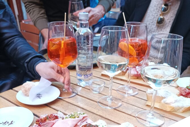 Venice Bacaro Food Tour: Eat and Drink like a Venetian - The walk factor: tight alleys, standing spots, and timing tips