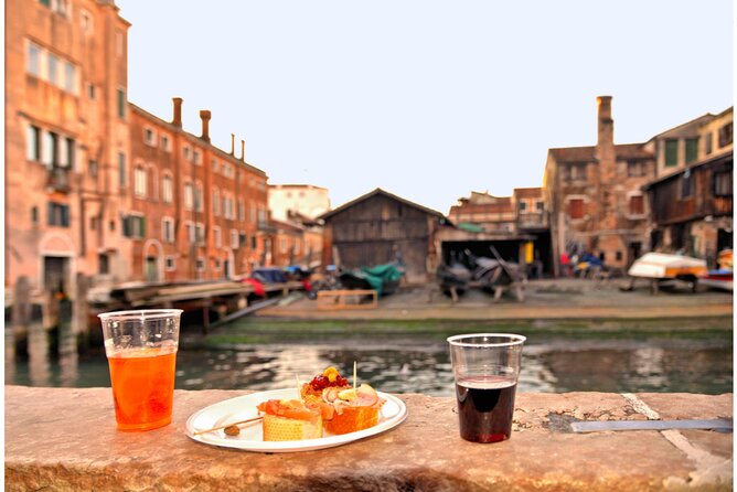 Venice Cicchetti, Spritz and Wine Tour with a Local Guide - The spritz part: classic, but not limited to Aperol
