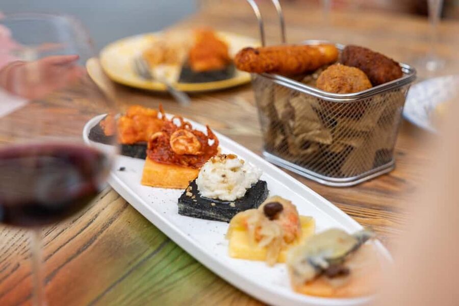 Venice Food Tasting Tour: Bites, Wine, Dinner & Local Guide - Key highlights you’ll feel right away