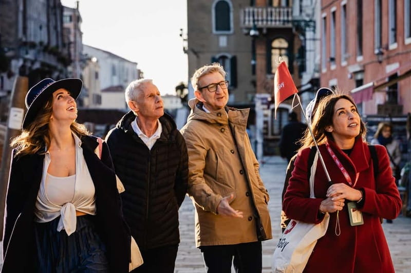 Venice Food Tasting Tour: Bites, Wine, Dinner & Local Guide - Stop 3: Strada Nuova and the fried cicchetti crunch