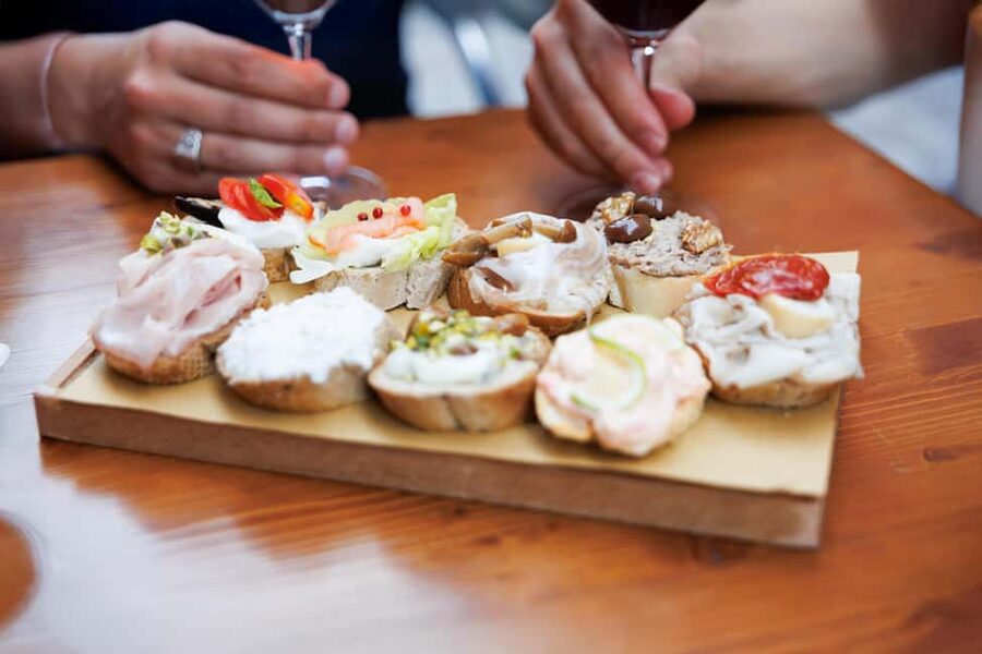 Venice Food Tasting Tour: Bites, Wine, Dinner & Local Guide - Who should book this Venice food tour