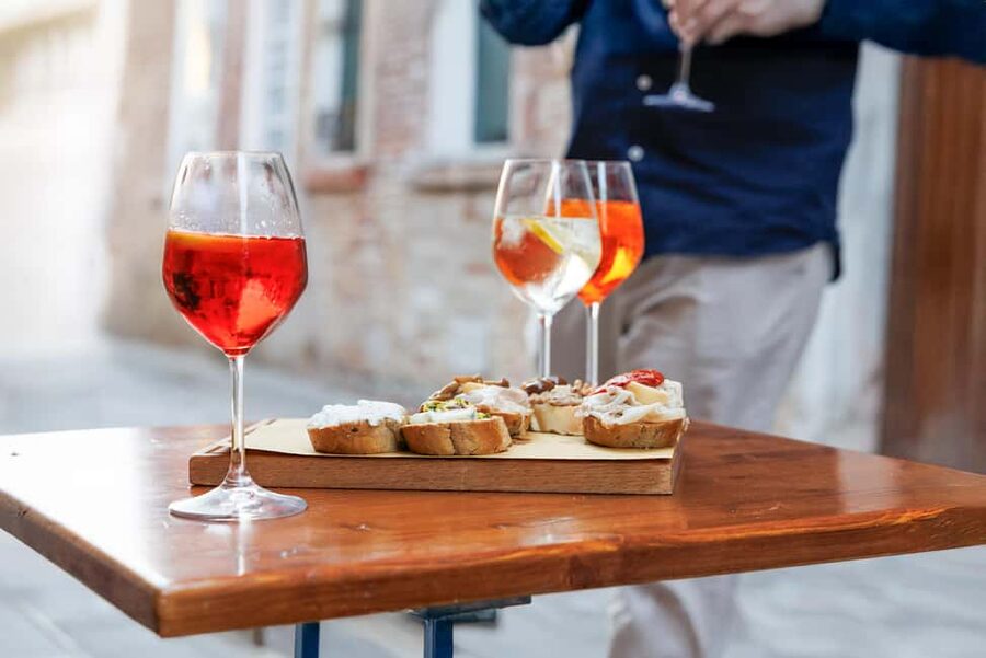 Venice Food Tasting Tour: Bites, Wine, Dinner & Local Guide - Starting in Cannaregio: Despar Teatro Italia basics