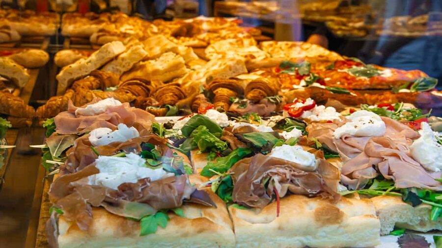 Venice: Food Tasting Tour with Cicchetti and Wine - Starting where locals wander: Campo San Giacomo di Rialto