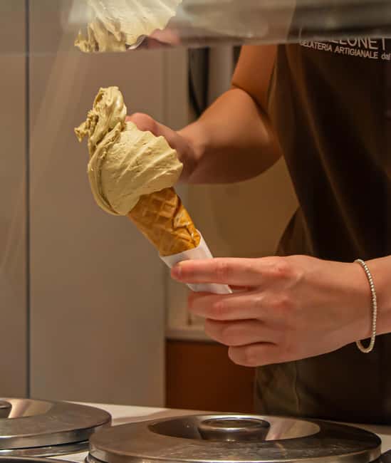 Venice: Food Tasting Tour with Cicchetti and Wine - Eating where the Venetians eat: what you’re really buying