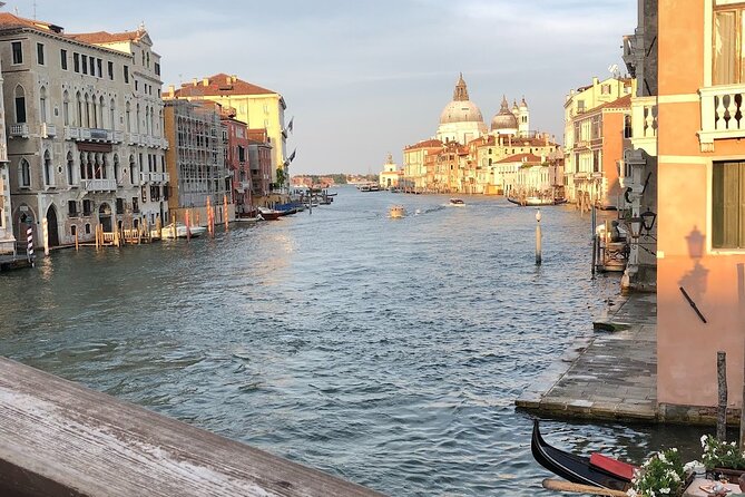 Venice Food Tour with 6+ Tastings with Cicchetti, Spritz & More - Stop 2: Ghetto Ebraico, Courtyards, Synagogues, and Bakery Stops