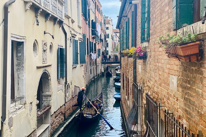 Venice: Jewish Ghetto & Cannaregio Area Food Tour: Pasta Wine Gelato and More! - Dietary limits and allergies: read this part twice