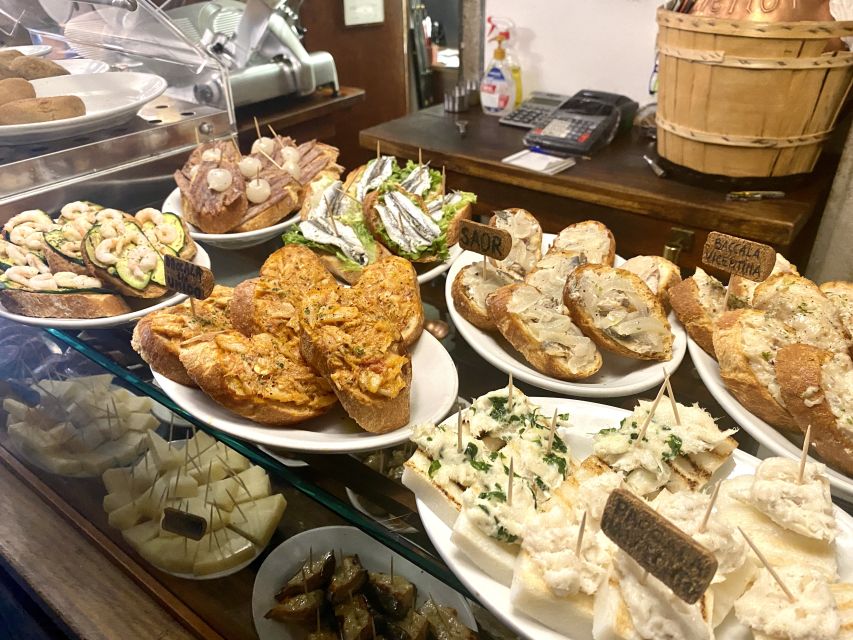 Venice: Street Food Tour with a Local Guide and Tastings - Walking from market lanes toward Campo San Polo and Basilica dei Frari
