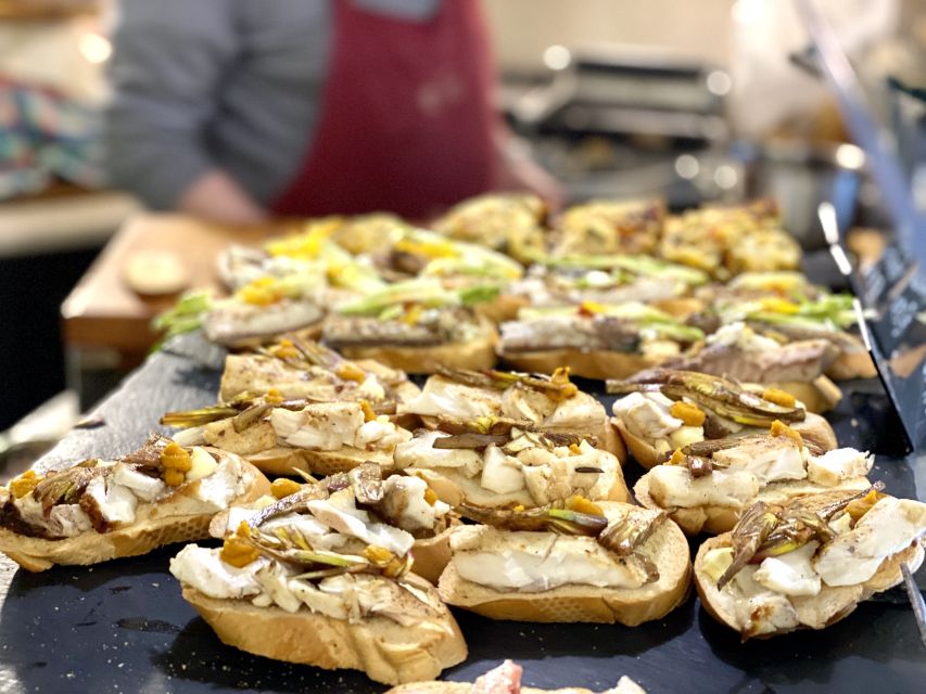 Venice: Street Food Tour with a Local Guide and Tastings - Bàcari and cicchetti: how Venetian tapas work in real life